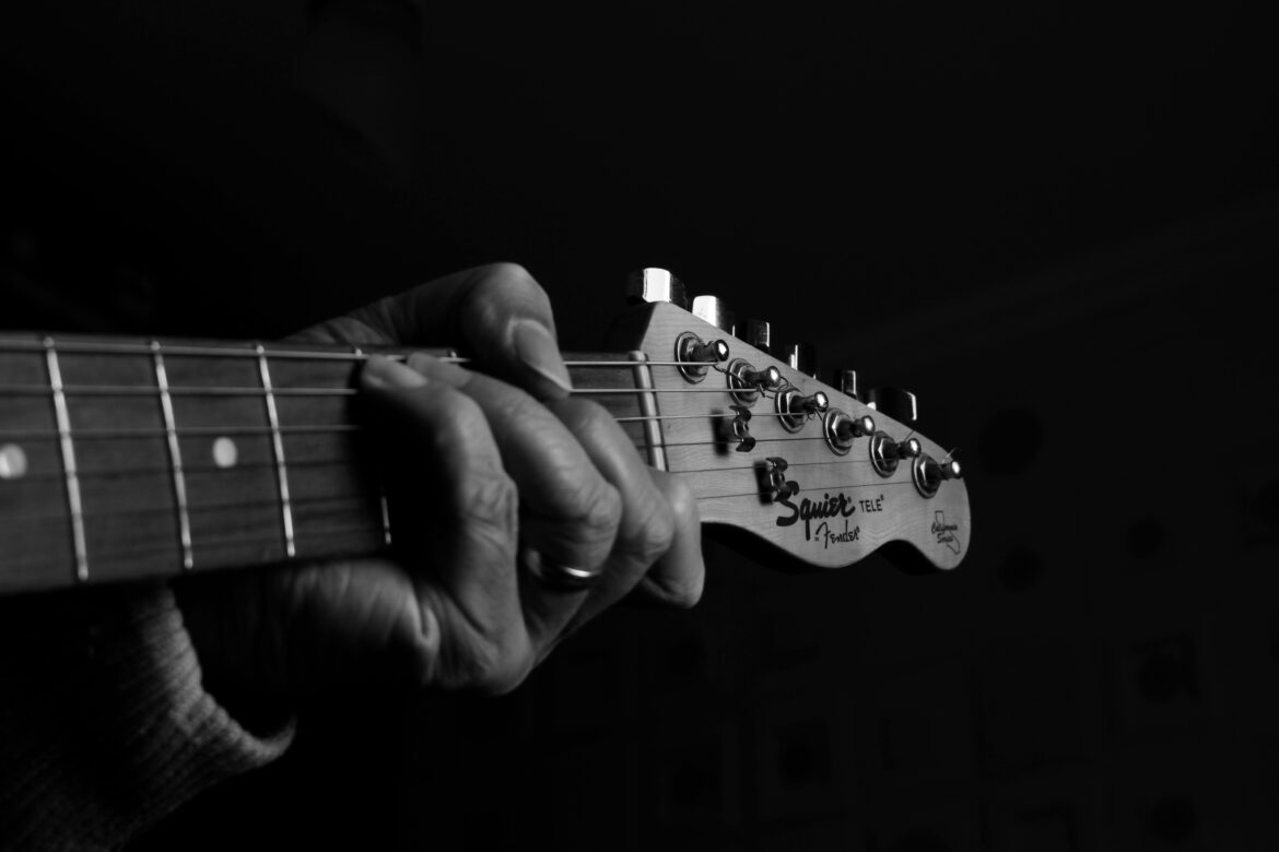 What Was the First Song to Use the Electric Guitar?
